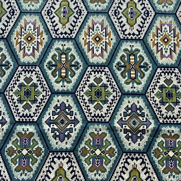 BEAUTIFUL FABRIC DESIGN - Picture 2 of 6